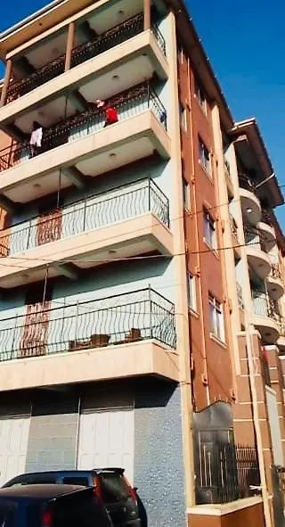 Cozy Apartment Near Acacia Mall, Unlimited Wifi, Netflix, Free Parking Kampala 0*,